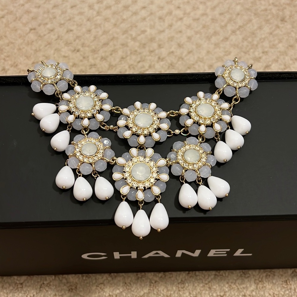 Banana republic statement necklace new